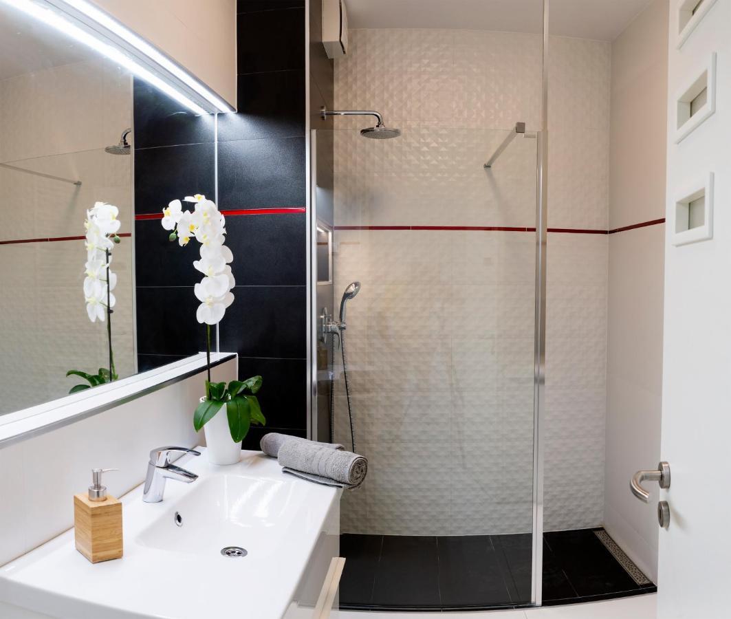 Sunshine Apartman With Free Parking Gyor Exterior photo