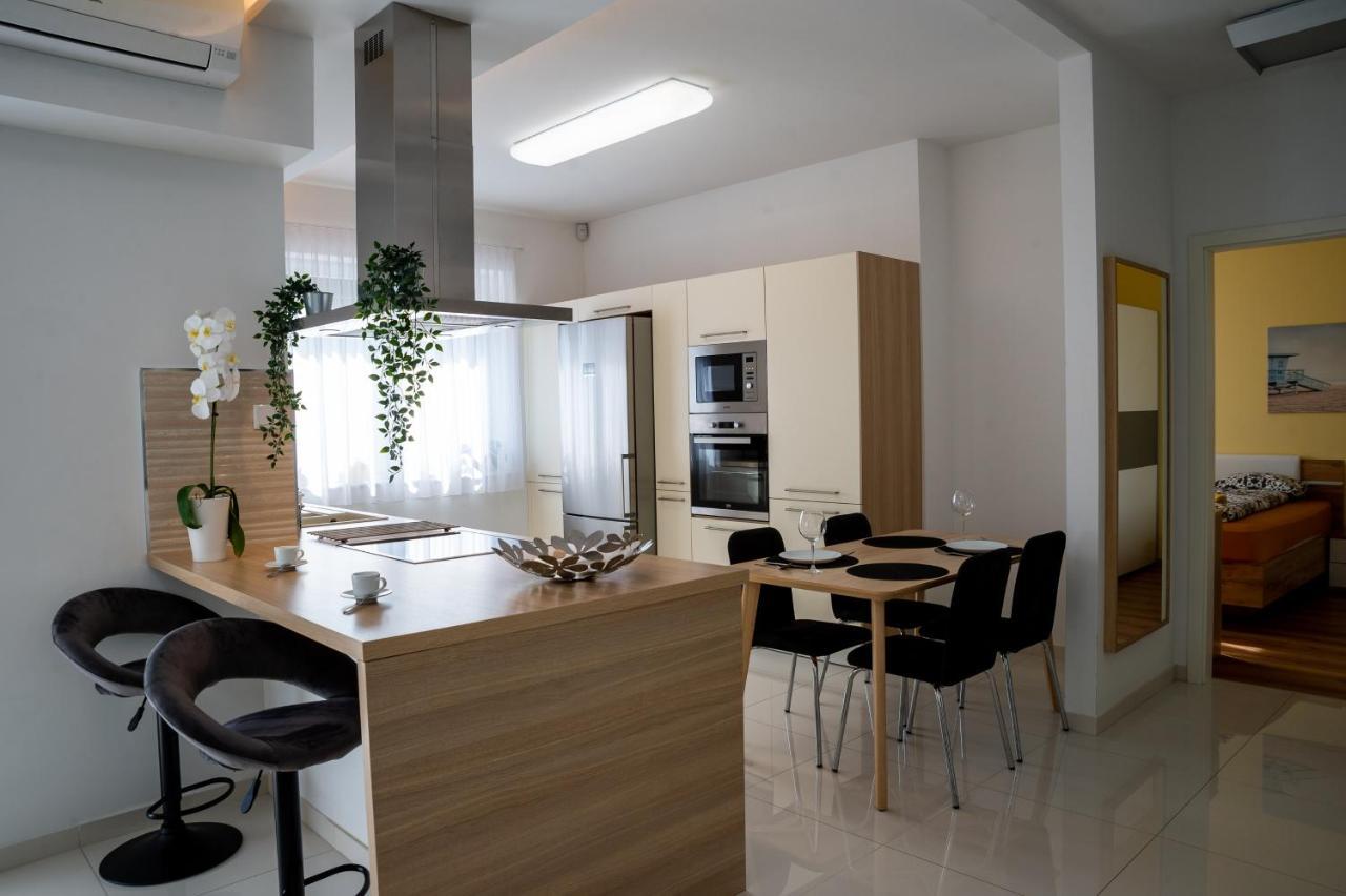 Sunshine Apartman With Free Parking Gyor Exterior photo